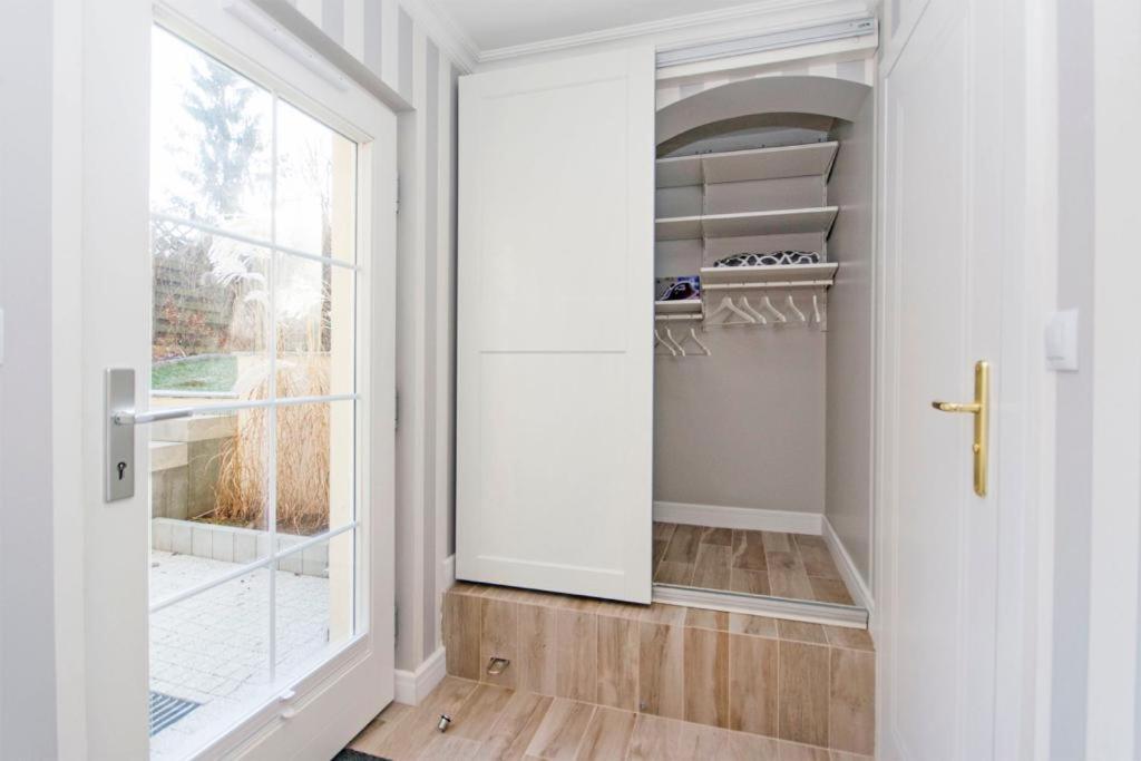 Na Uphagena Apartment *